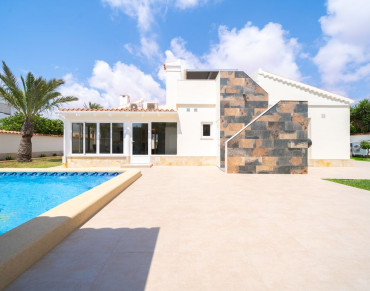 Villa for sale in La Torreta Florida, Torrevieja - JHN0587
