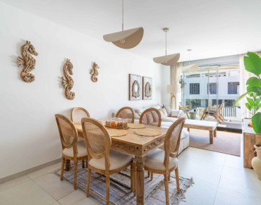 Apartment for sale in Marbella, Elviria Playa, Elviria - FLP0328