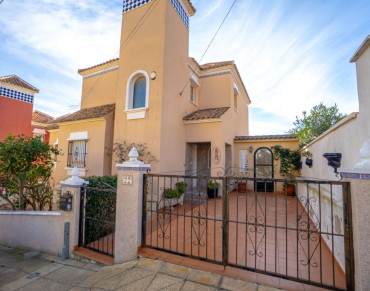 Villa for sale in Villamartín - DLS0584