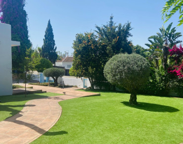 Villa for sale in San Roque, Sotogrande Costa, Sotogrande - ROB006