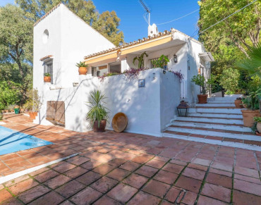 Villa for sale in East Estepona, Estepona - GAL004