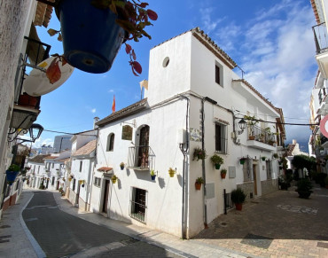 House for sale in Estepona Centro, Estepona - CRK143