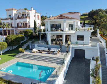 Luxury 4-Bed Frontline Golf Villa
