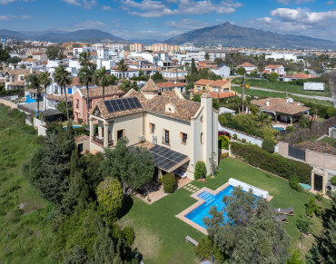 Luxury beachside villa for sale in Marbella
