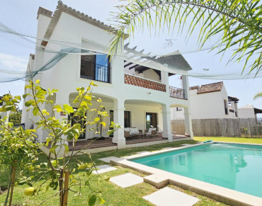 VILLA EN AZATA GOLF ESTEPONA