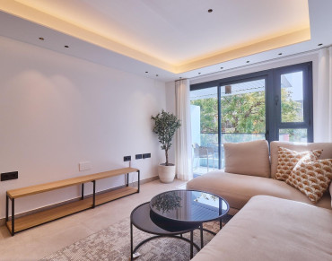 Apartment for sale in Puerto Deportivo, Fuengirola - BOKW81-2A