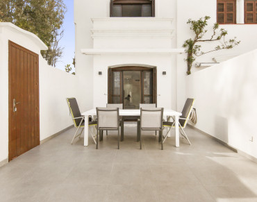 Town House for sale in Estepona East - TMRT11638