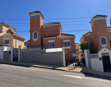 Villa for sale in San Miguel de Salinas - R-24