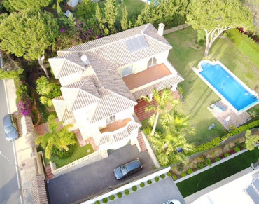 Villa for sale in Elviria - R5294455