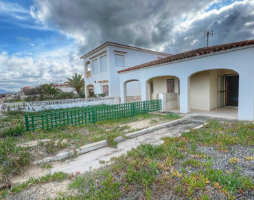 Villa for sale in Costa Blanca - LB04-012