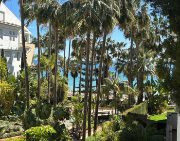 Apartment for sale in Marbella Golden Mile, Las Cañas Beach, Marbella - JUST-V2377