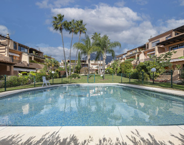 House for sale in Marbella Golden Mile, Oasis de Nagüeles, Marbella - JUST-V2360