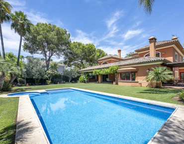 Villa for sale in Marbella Golden Mile, Altos Reales, Marbella - JUST-V2312