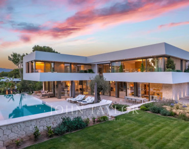 Villa for sale in Santa Ponsa - V0756SP