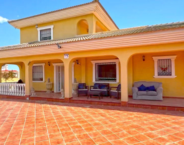 Villa for sale in Los Balcones, Los Altos del Edén, Torrevieja - MOVE-96
