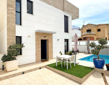 Villa for sale in Villamartín, Orihuela Costa - MOVE-193