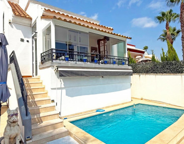 Villa for sale in Villamartín, Orihuela Costa - MOVE-243