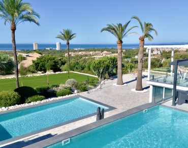 Villa for sale in Marbella East - HTL-00184P