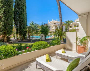 Apartment for sale in Nueva Andalucia, Las Alamandas, Marbella - CSR01655