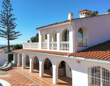 Villa for sale in Estepona - R5327560