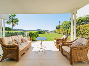 Apartment in Benahavis — photo 2
