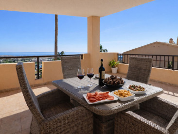 Apartment in Benahavís — photo 2