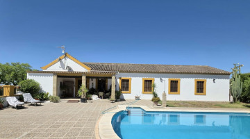 Villa for sale in Sevilla, Andalusia €699.000 — photo 3 of 46