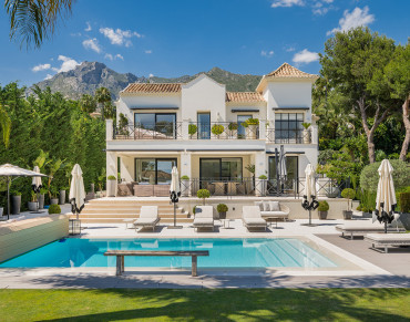 Villa for sale in Marbella Golden Mile, Sierra Blanca, Marbella - TMRV07131
