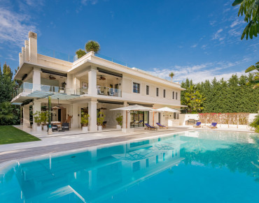 Villa for sale in Marbella Golden Mile - TMRV07129
