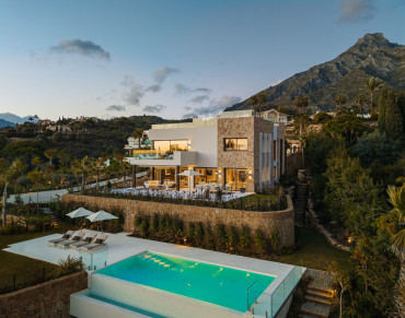 Villa for sale in Marbella Golden Mile - SV1614