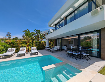 Villa for sale in Estepona East, La Resina Golf, Estepona - BEMV1526