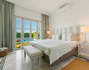Villa for sale in Marbella Golden Mile - SV2454