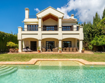 Villa for sale in Marbella Golden Mile, Balcones de Sierra Blanca, Marbella - PANR-13533