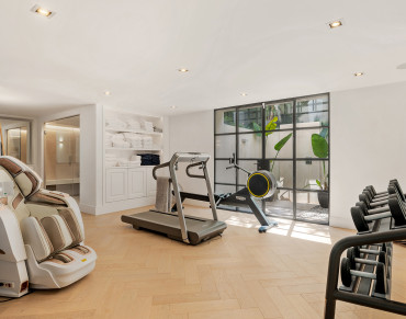Villa for sale in Marbella Golden Mile - TMRV07131