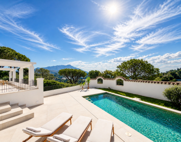 Villa for sale in Benahavis