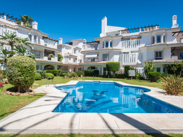 Penthouse in Urbanización Los Naranjos de Marbella — photo 2