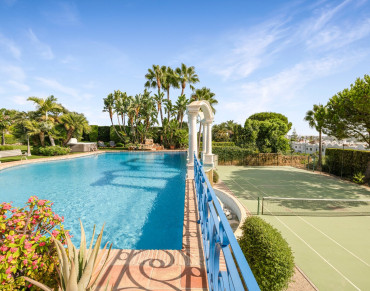 Villa for sale in Nueva Andalucia - HRB-00051P