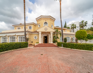 Villa for sale in Estepona East - 325340