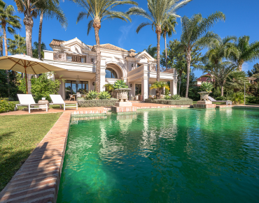 Villa for sale in Estepona East - 313835