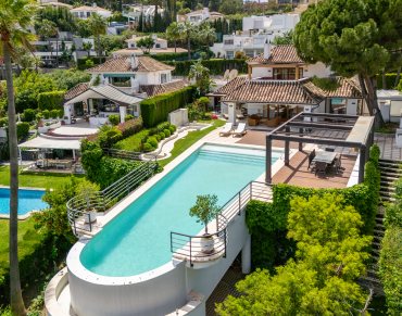 Villa for sale in Nueva Andalucia - 325926