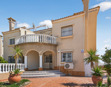 Town House for sale in Villamartín - DLS0631