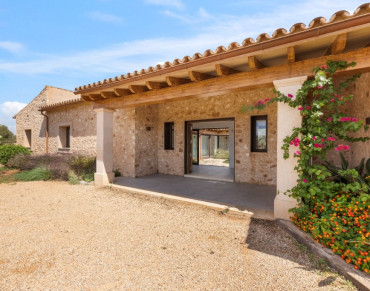 Finca for sale in Santanyí - 2449