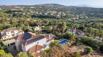 Villa for sale in Sotogrande, Cádiz €1.599.000 — photo 2 of 66
