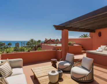 Penthouse for sale in Estepona East - LS70018