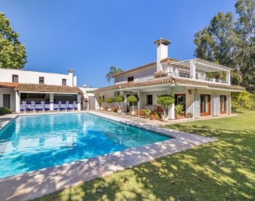 Villa for sale in Estepona East - 209-03019P