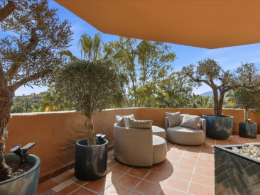Apartment in Estepona — photo 2