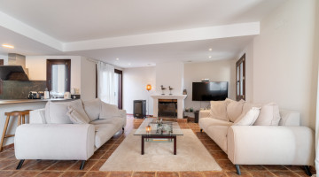 Villa for sale in Benahavis, Málaga €749.000 — photo 2 of 84