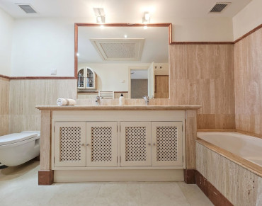 Town House for sale in Benahavis - R5380036
