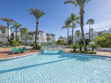 Apartment in Estepona — photo 2