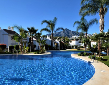 Apartment for sale in Nueva Andalucia - SR-01264P